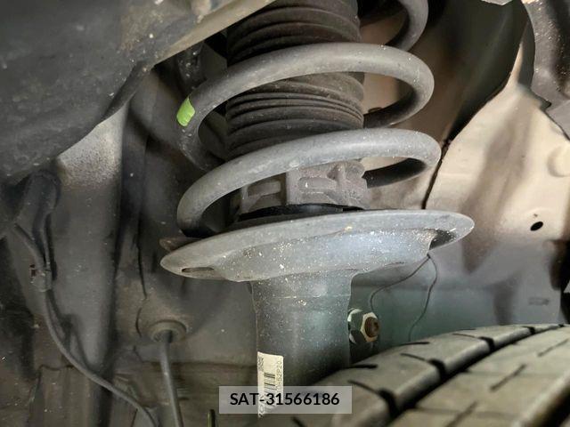 Toyota AQUA 2018-12 8228853-17