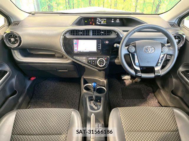 Toyota AQUA 2018-12 8228853-1