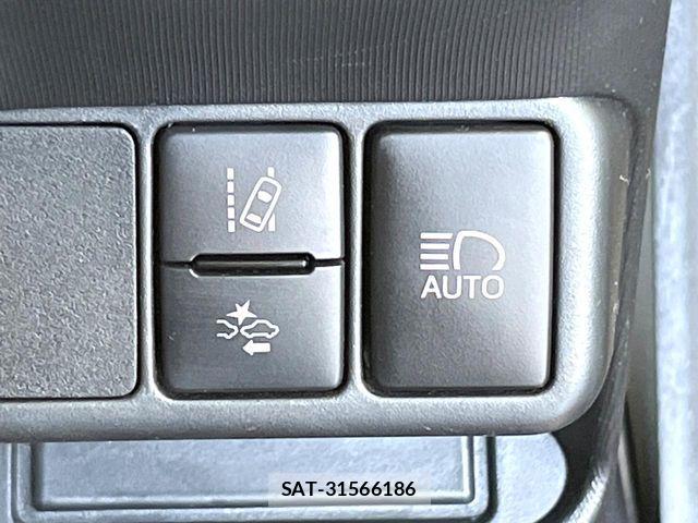 Toyota AQUA 2018-12 8228853-3