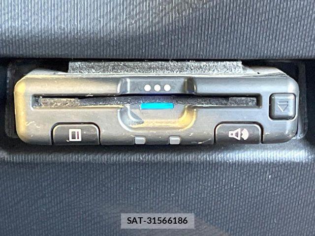 Toyota AQUA 2018-12 8228853-4