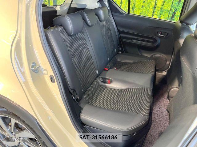 Toyota AQUA 2018-12 8228853-8