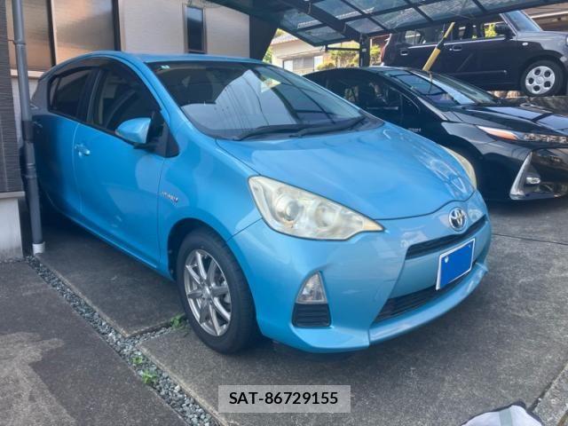 Toyota AQUA 2012-11 8228883-0