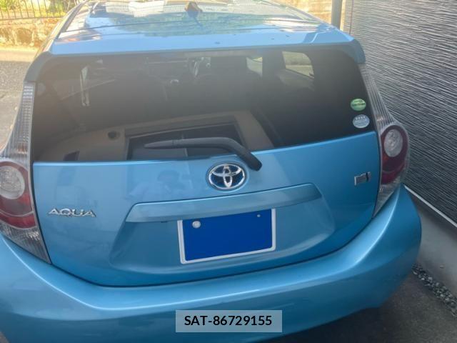 Toyota AQUA 2012-11 8228883-10