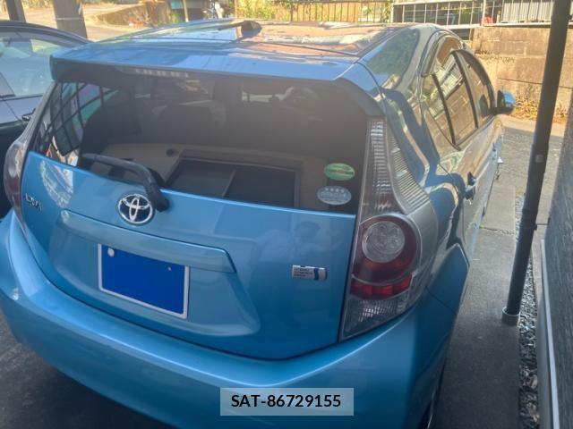 Toyota AQUA 2012-11 8228883-11