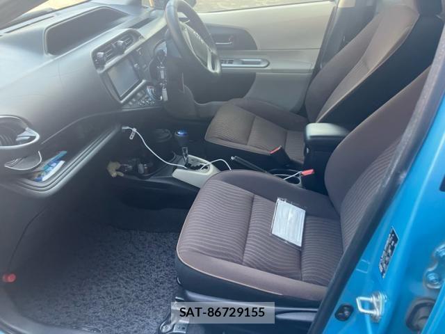 Toyota AQUA 2012-11 8228883-13