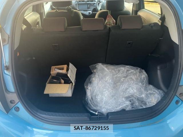 Toyota AQUA 2012-11 8228883-16