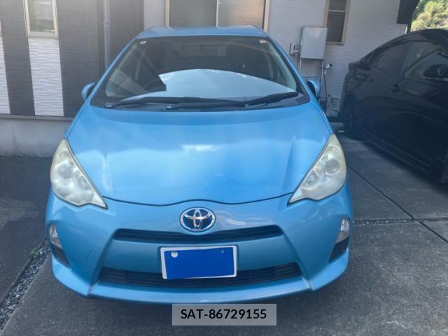Toyota AQUA 2012-11 8228883-1