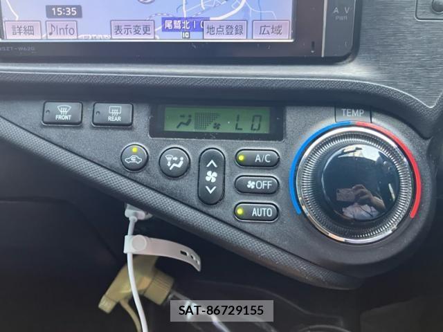 Toyota AQUA 2012-11 8228883-22
