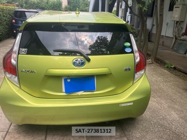 Toyota AQUA 2017-02 8228866-10