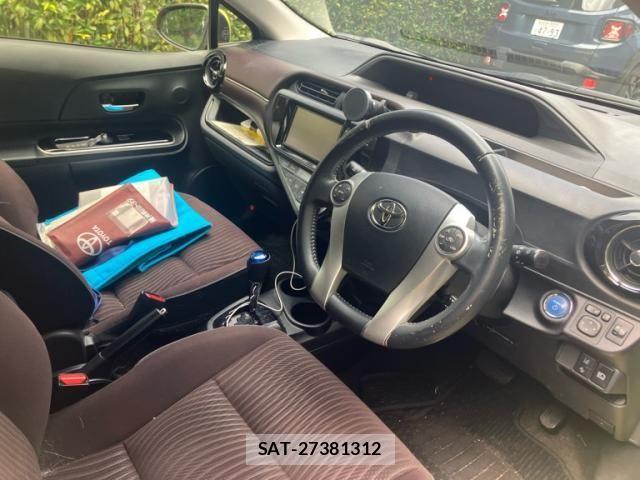 Toyota AQUA 2017-02 8228866-14