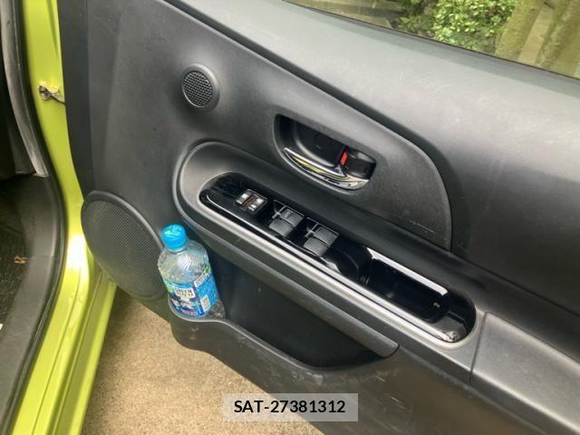 Toyota AQUA 2017-02 8228866-15