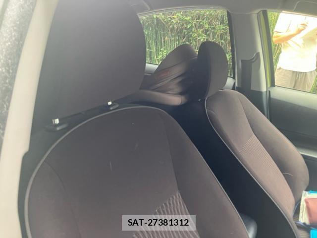 Toyota AQUA 2017-02 8228866-16