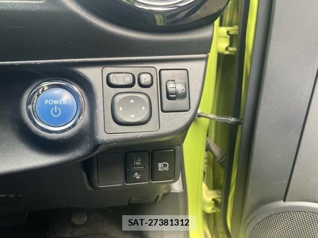 Toyota AQUA 2017-02 8228866-21