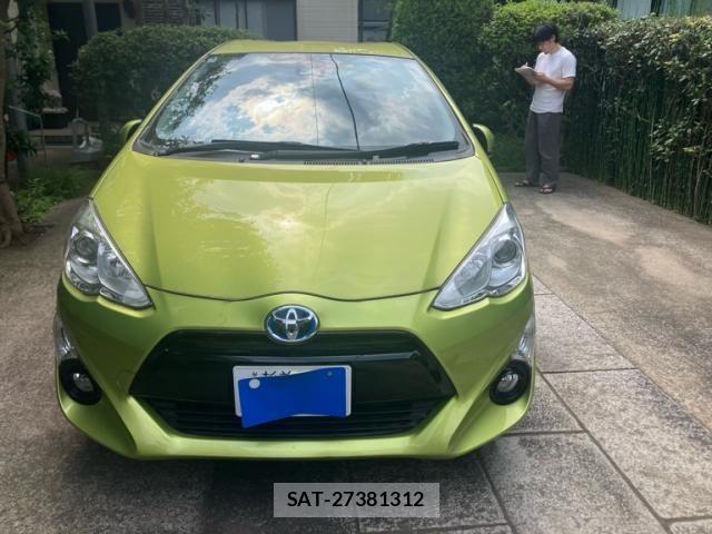 Toyota AQUA 2017-02 8228866-1