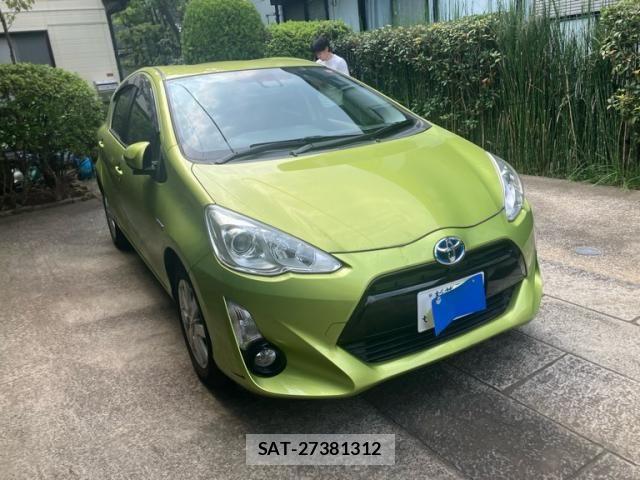 Toyota AQUA 2017-02 8228866-3