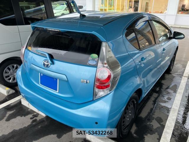 Toyota AQUA 2013-10 8244613-9