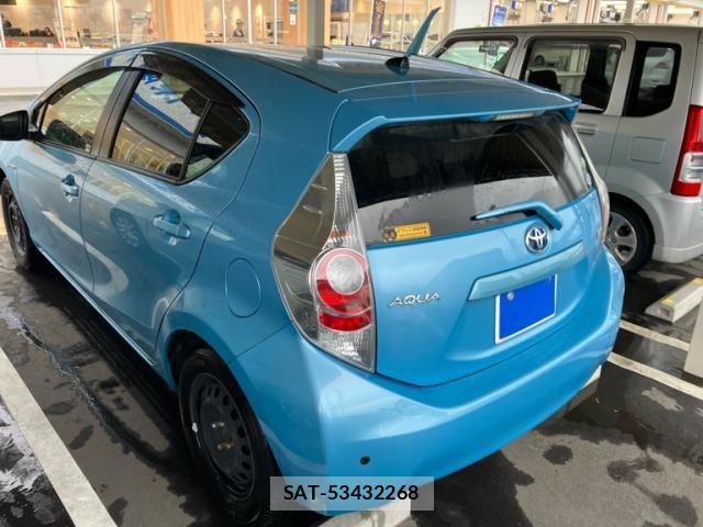 Toyota AQUA 2013-10 8244613-10