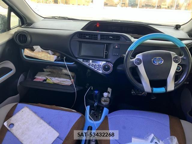 Toyota AQUA 2013-10 8244613-15