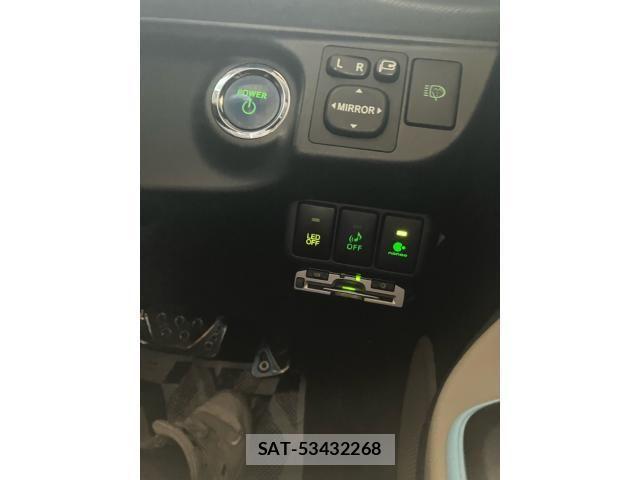 Toyota AQUA 2013-10 8244613-21
