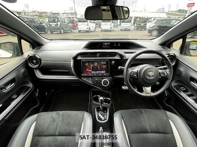 Toyota AQUA 2019-02 8244586-1