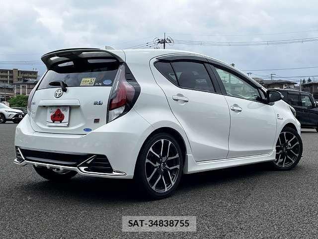Toyota AQUA 2019-02 8244586-2
