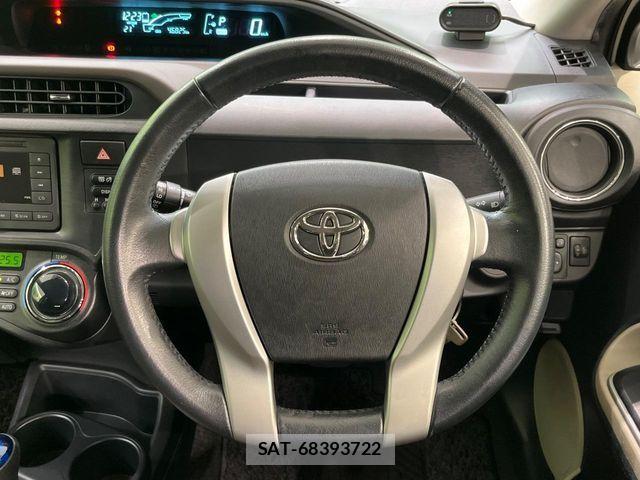 Toyota AQUA 2014-01 8244598-10