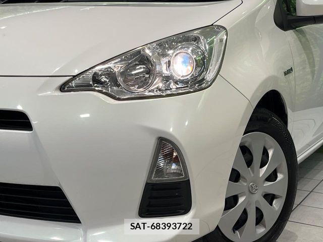 Toyota AQUA 2014-01 8244598-11