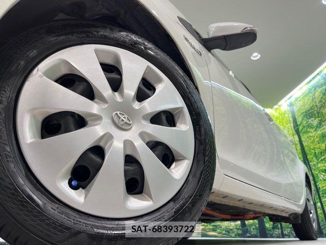 Toyota AQUA 2014-01 8244598-12
