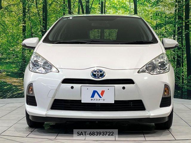Toyota AQUA 2014-01 8244598-13