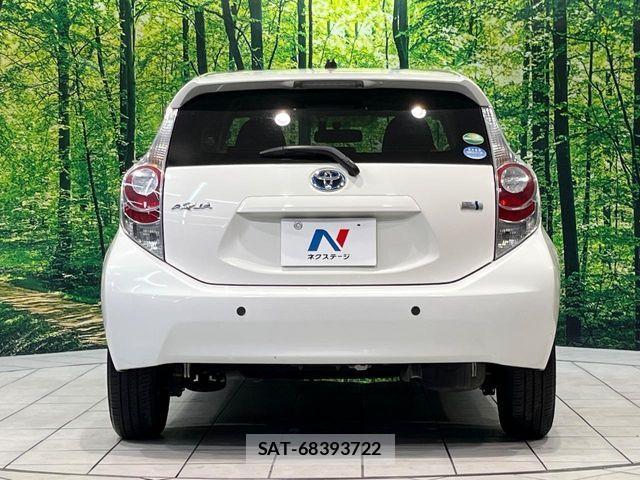 Toyota AQUA 2014-01 8244598-14