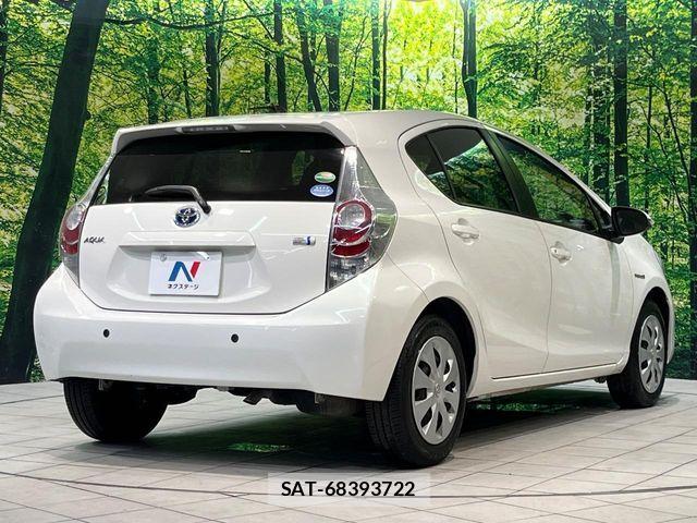 Toyota AQUA 2014-01 8244598-16