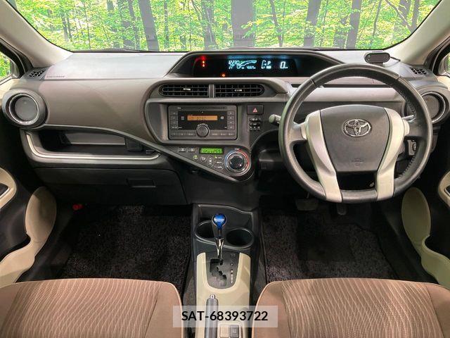 Toyota AQUA 2014-01 8244598-1