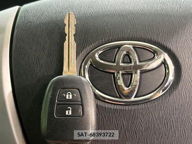 Toyota AQUA 2014-01 8244598-5