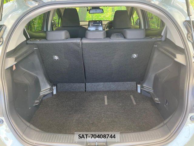 Toyota AQUA 2022-01 8244585-9