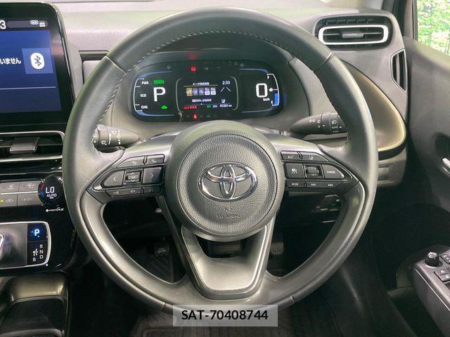 Toyota AQUA 2022-01 8244585-10