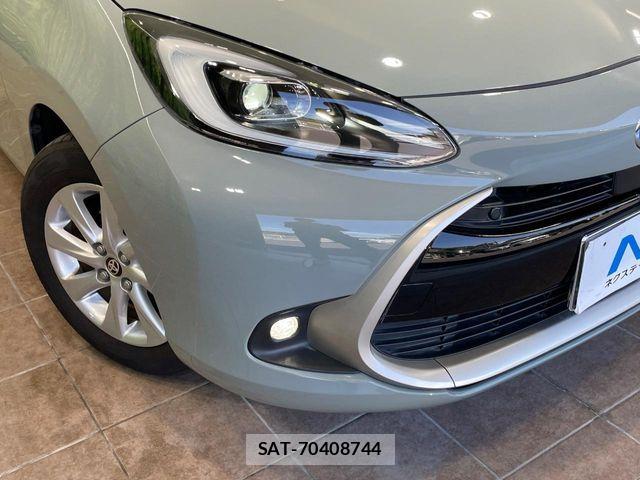 Toyota AQUA 2022-01 8244585-11