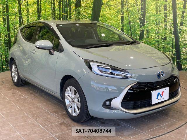 Toyota AQUA 2022-01 8244585-15