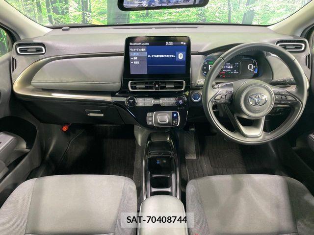 Toyota AQUA 2022-01 8244585-1