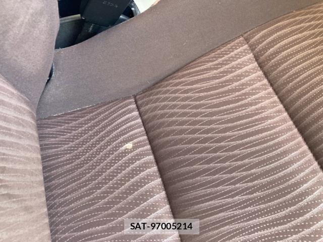 Toyota AQUA 2013-10 8244610-8