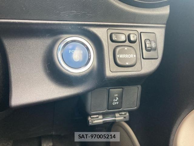 Toyota AQUA 2013-10 8244610-12