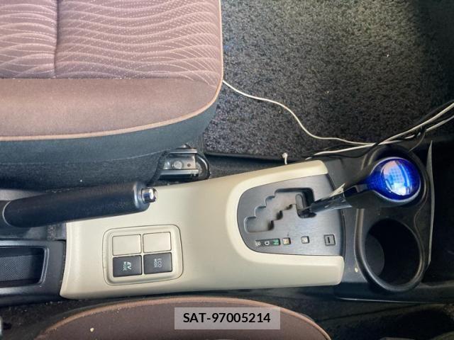 Toyota AQUA 2013-10 8244610-16