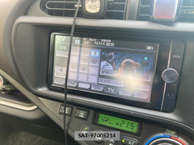 Toyota AQUA 2013-10 8244610-17