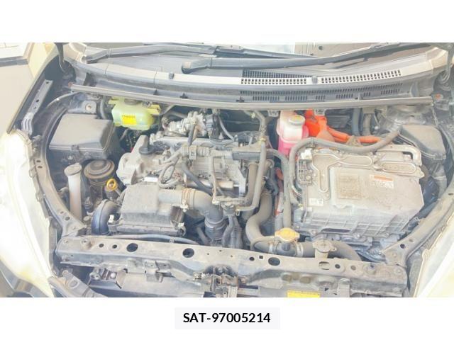 Toyota AQUA 2013-10 8244610-21