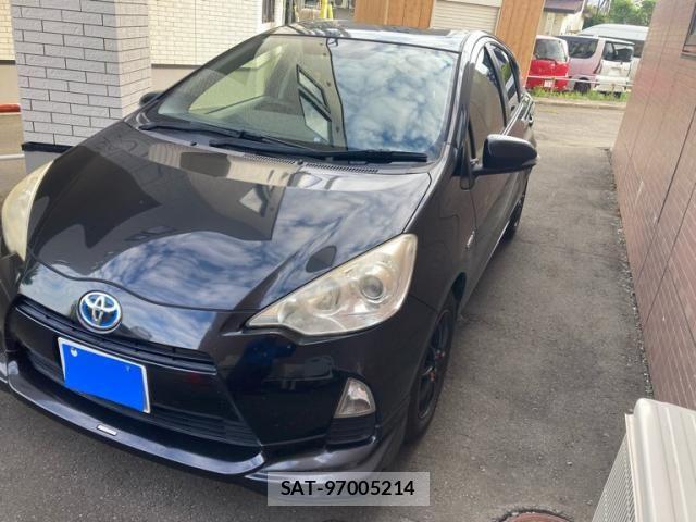 Toyota AQUA 2013-10 8244610-2