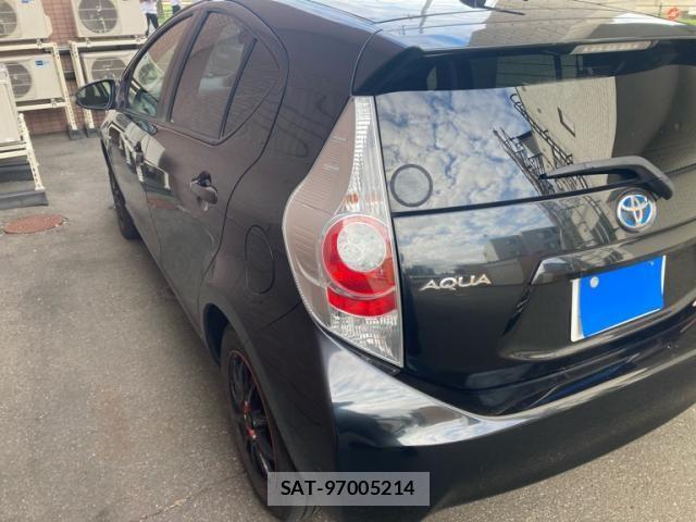 Toyota AQUA 2013-10 8244610-5