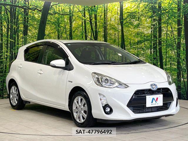 Toyota AQUA 2016-03 8244590-15