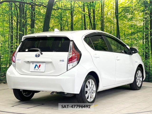 Toyota AQUA 2016-03 8244590-16