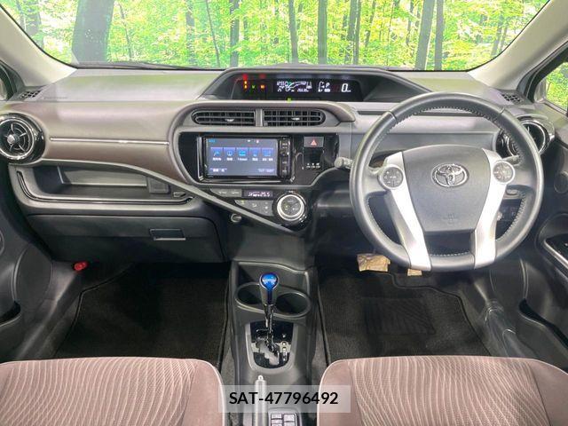 Toyota AQUA 2016-03 8244590-1