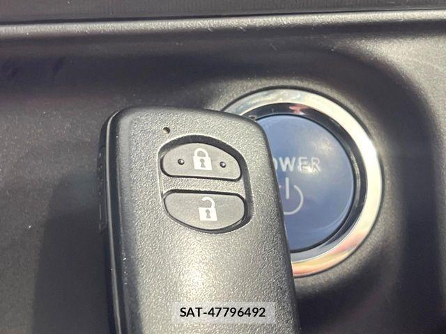 Toyota AQUA 2016-03 8244590-6