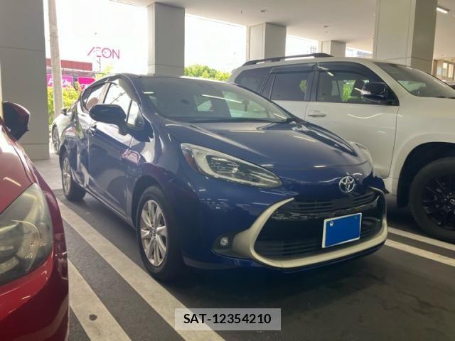 Toyota AQUA 2022-09 8244592-1